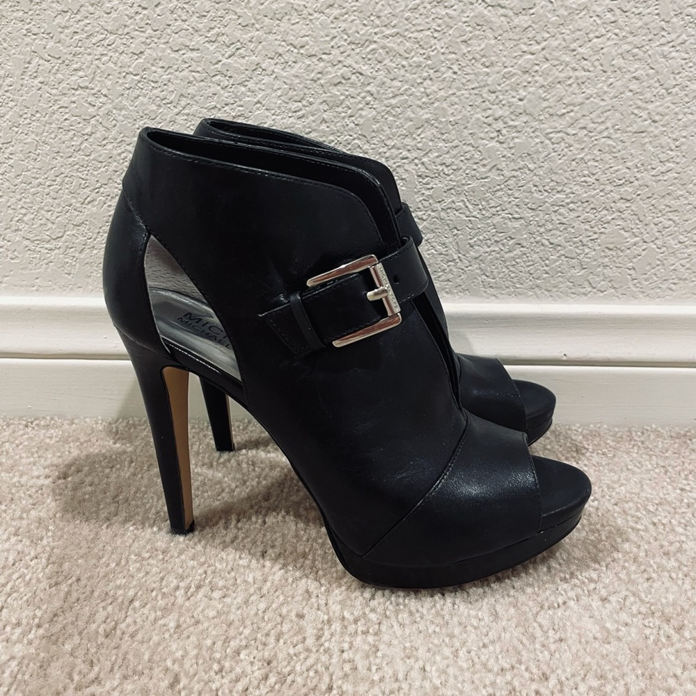 MICHAEL Michael Kors
Women's Black Isabella Bootie